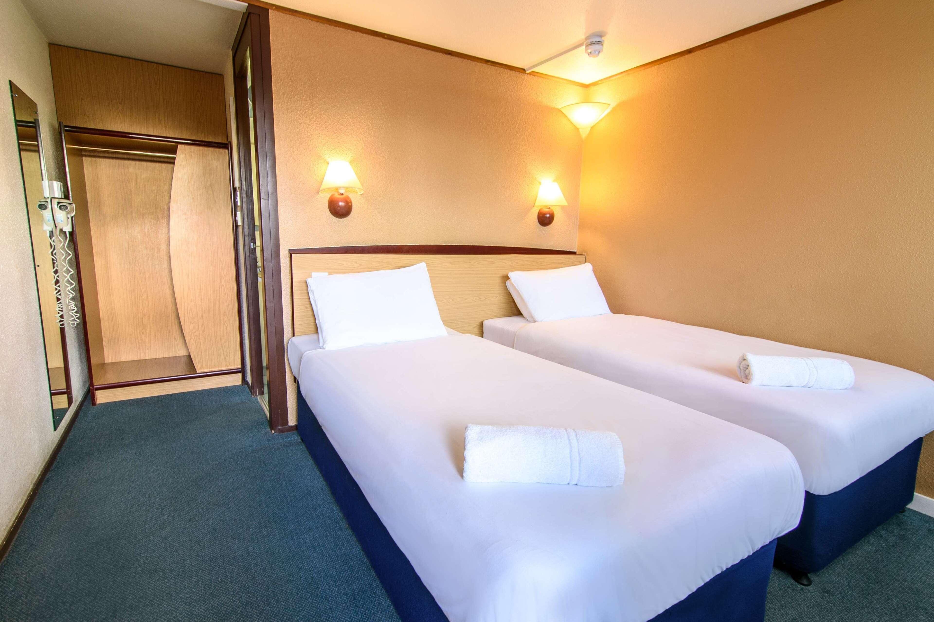 Campanile Hotel Ранкорн Экстерьер фото