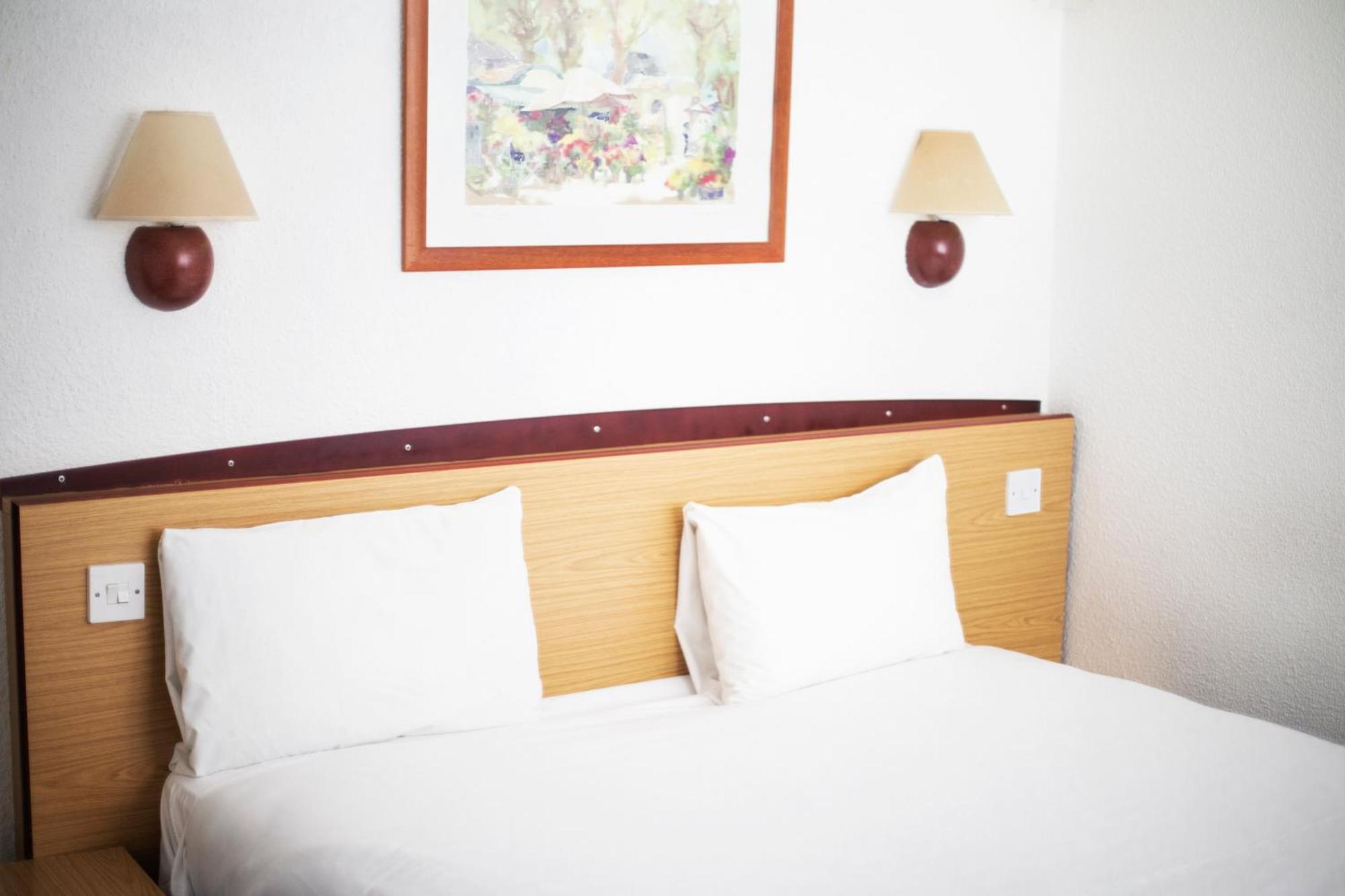 Campanile Hotel Ранкорн Экстерьер фото